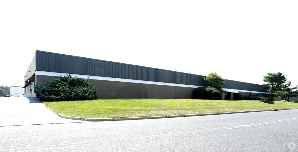 More Photos Of 895 Towbin Ave, Lakewood Warehouse For Lease