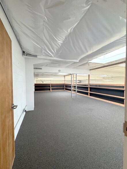 More Photos Of 5815 Fremont St, Oakland Warehouse For Lease