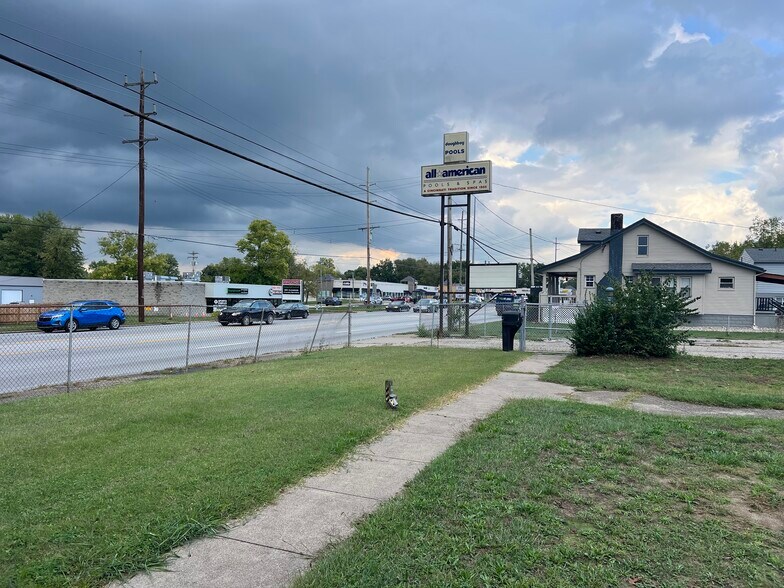 More Photos Of 805 Ohio Pike, Cincinnati Storefront Retail Office For Sale