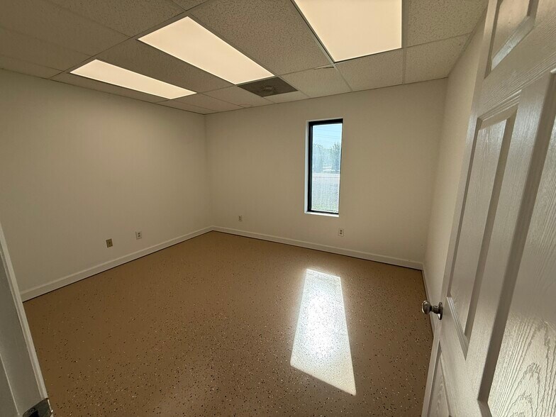 More Photos Of 479 Springdale Rd E, Rock Hill Warehouse For Lease