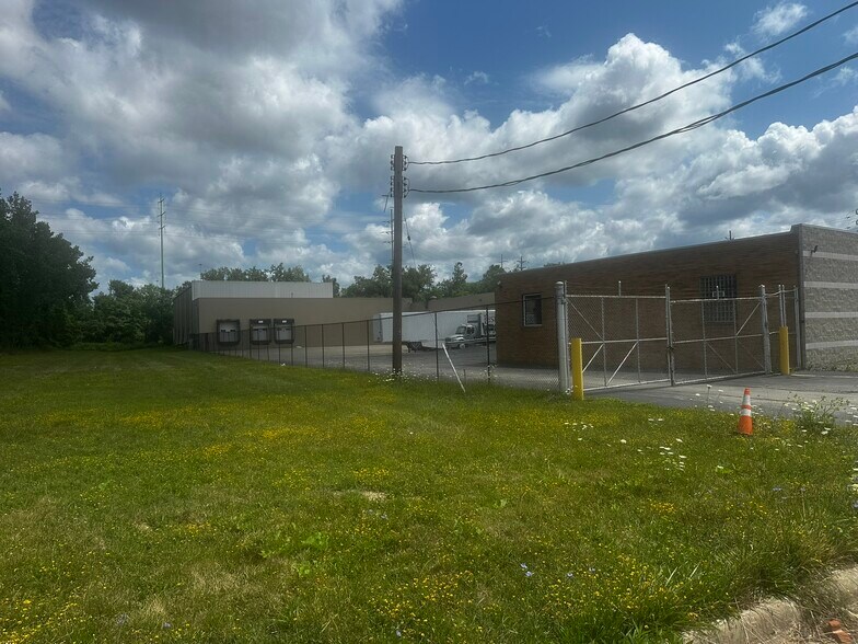 Primary Photo Of 22101 Aurora Rd, Bedford Heights Warehouse For Lease