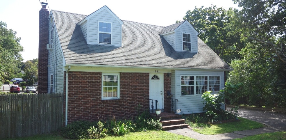 More Photos Of 100 Austin Plz, Patchogue Office Residential For Lease
