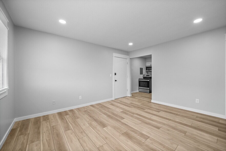 More Photos Of 2411 Welbeck Rd, Des Moines Apartments For Sale