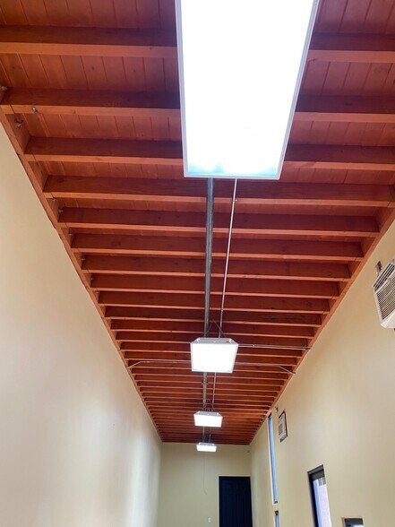 More Photos Of 720 E Sunkist St, Ontario Warehouse For Lease