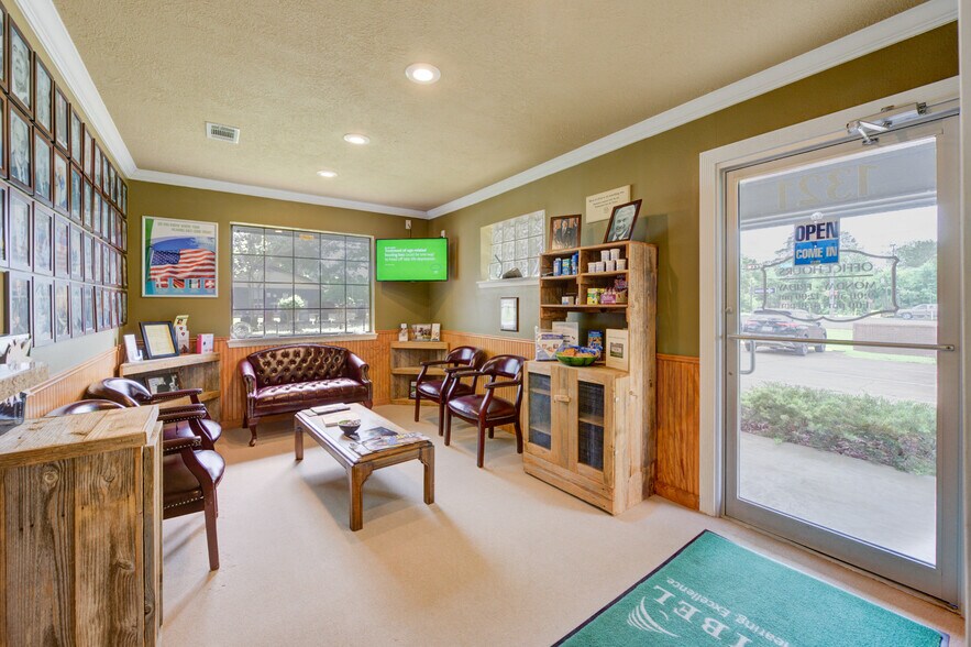 More Photos Of 1321 S John Redditt Dr, Lufkin General Retail For Sale