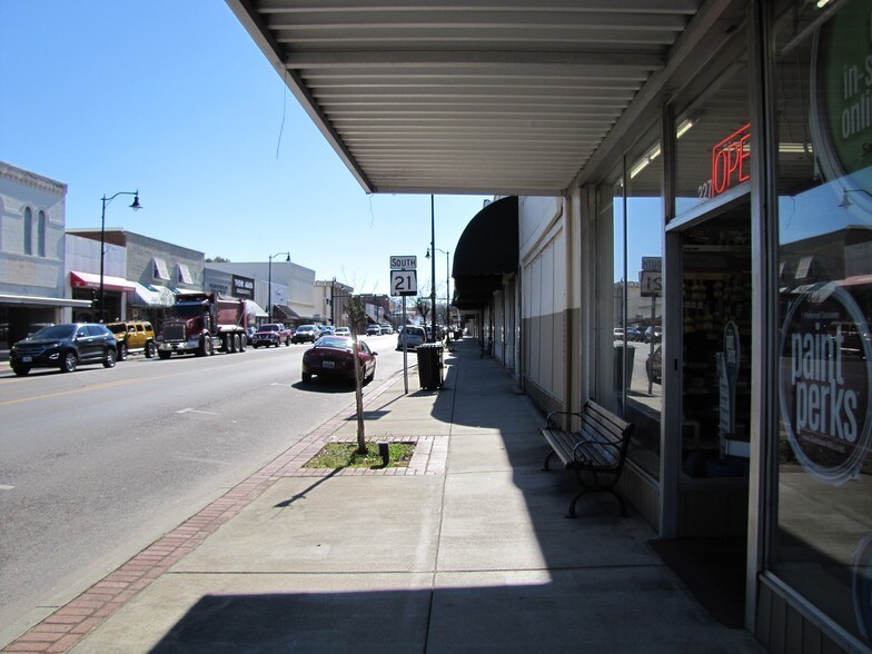 More Photos Of 227 N Broadway Ave, Sylacauga Storefront For Sale