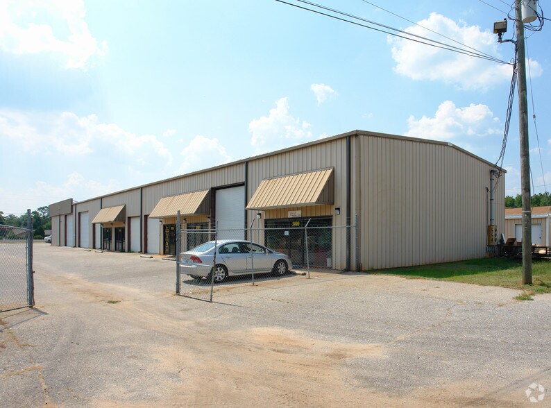 More Photos Of 3980-3990 Avalon Blvd, Milton Service For Lease