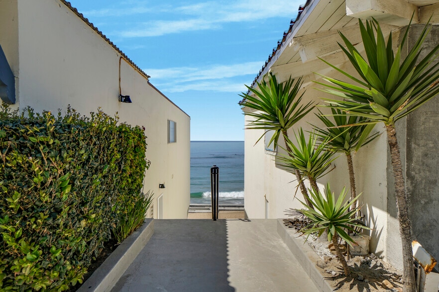 More Photos Of 11914 Beach Club Way, Malibu Multifamily For Sale