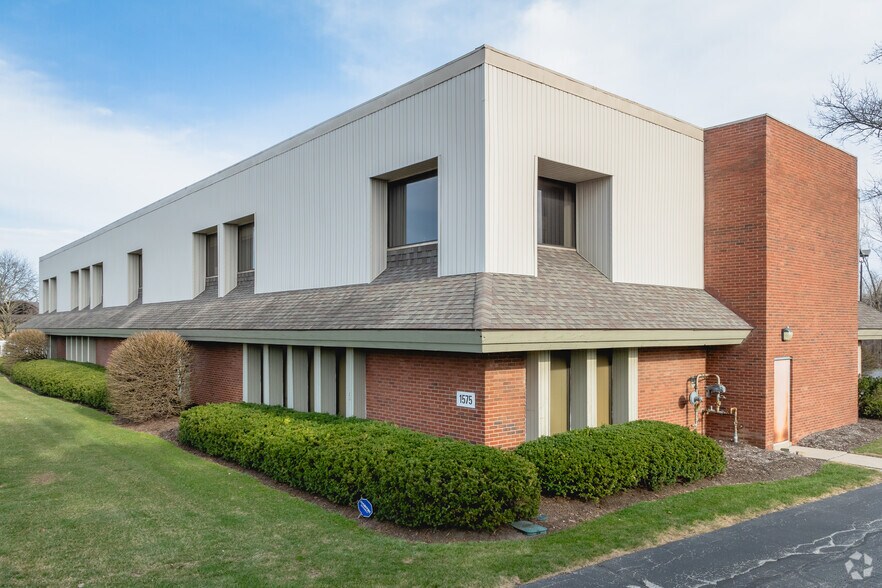More Photos Of 1575-1579 Henthorne Dr, Maumee Office For Sale