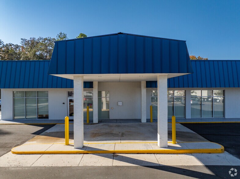 More Photos Of 7326 Broad St, Brooksville Freestanding For Lease