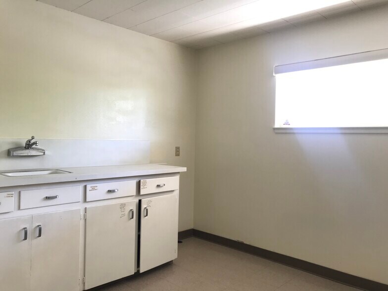 More Photos Of 250-270 E 7th St, Upland Medical For Lease