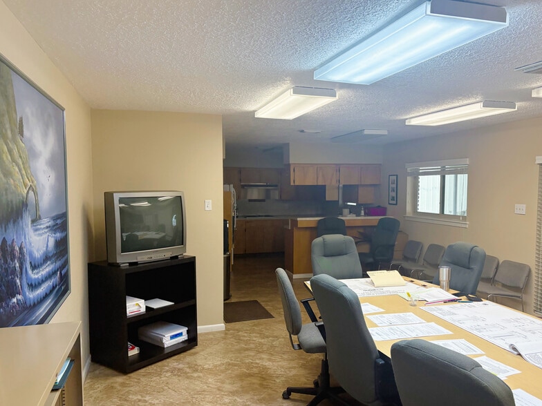 More Photos Of 14250 Schroeder Rd, Houston Warehouse For Lease