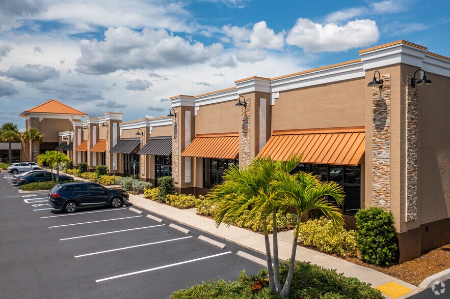 More Photos Of 13195 Metro Pky, Fort Myers General Retail For Sale