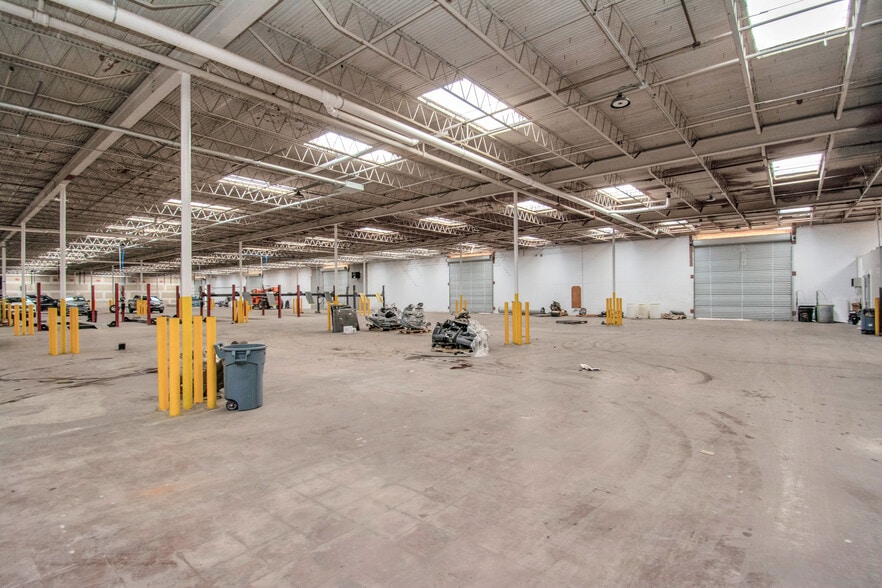 More Photos Of 9001 Jensen Dr, Houston Warehouse For Lease