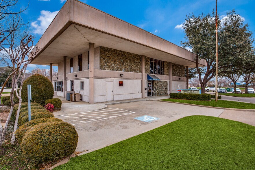 Primary Photo Of 414 W Parkway St, Denton Coworking Space