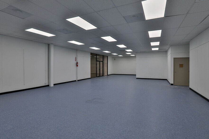 More Photos Of 4727-4751 Center Park Blvd, San Antonio Manufacturing For Lease