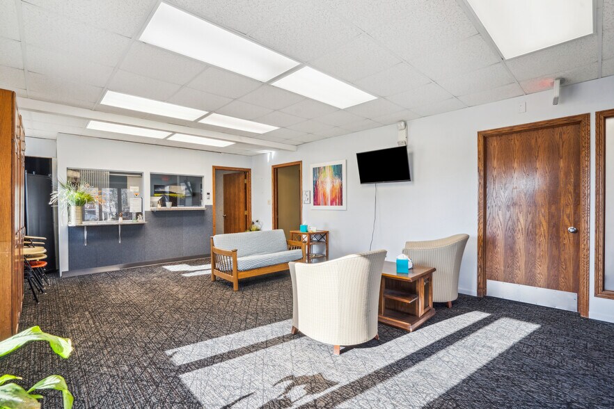 More Photos Of 3640 Canterbury Ct, Waterloo Healthcare For Sale