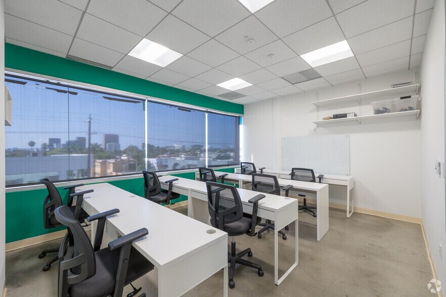 More Photos Of 8065-8075 W 3rd St, Los Angeles Loft Creative Space For Lease