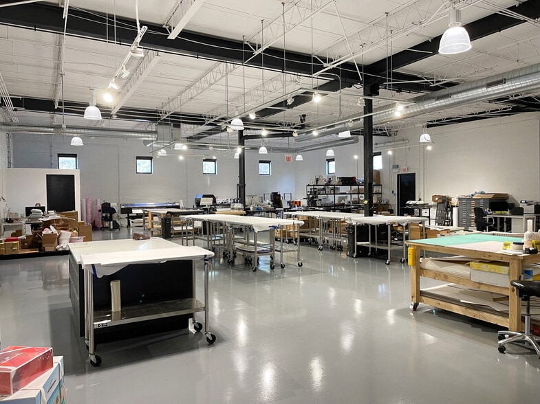 More Photos Of 3921-3925 N Elston Ave, Chicago Light Distribution For Sale