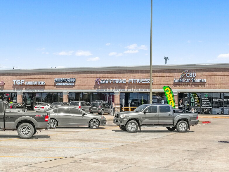 More Photos Of 1400-1438 W Fairmont Pky, La Porte Storefront For Lease