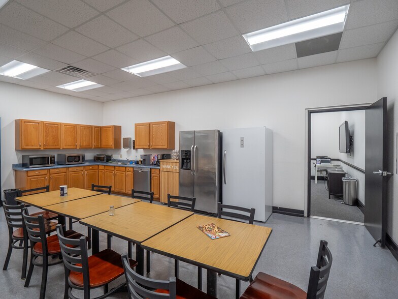 More Photos Of 1809 Hur Industrial Blvd, Cedar Park Manufacturing For Lease