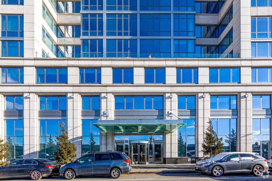 More Photos Of 80 Riverside Blvd, New York Apartments For Lease