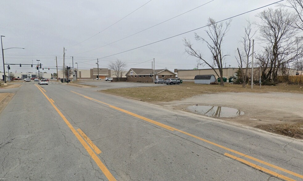 More Photos Of 2010 W Walnut Street, Rogers Land For Lease