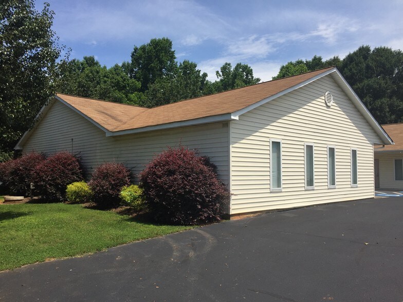 More Photos Of 425 Cherryville Rd, Shelby Medical For Lease