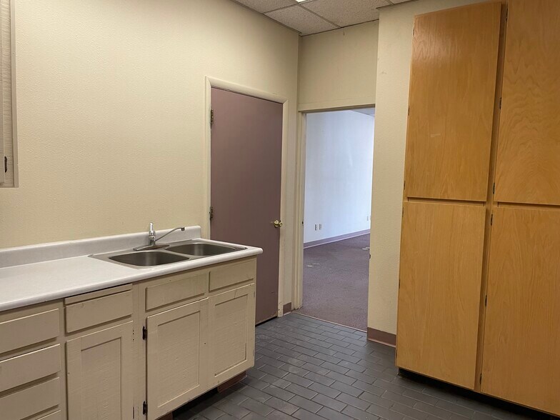 More Photos Of 3905 E Huntington Dr, Flagstaff Warehouse For Lease