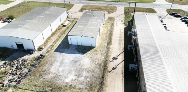 More Photos Of 711 N Morgan Rd, Yukon Warehouse For Lease