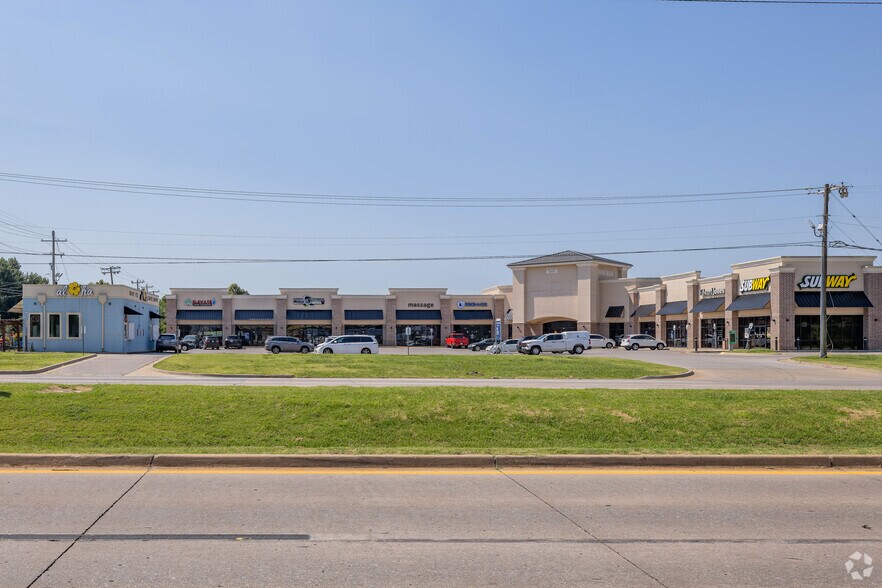 More Photos Of 8000-8022 NW 39th Expressway, Bethany Freestanding For Lease