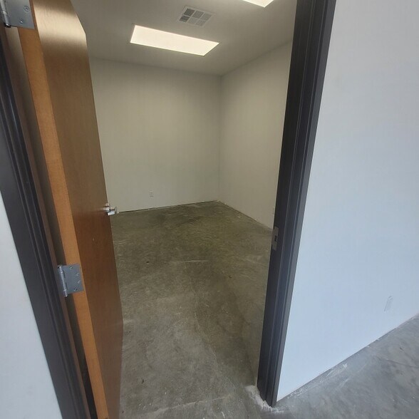 More Photos Of 161 Weldon Johnson Way, Kyle Industrial For Lease