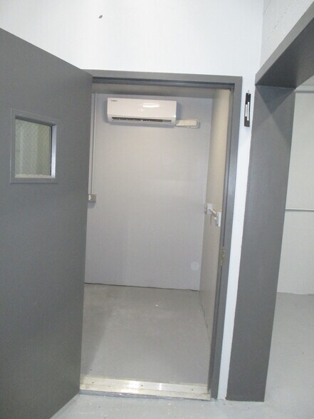 More Photos Of 3 Vine St, Greenwood Lake Warehouse For Lease