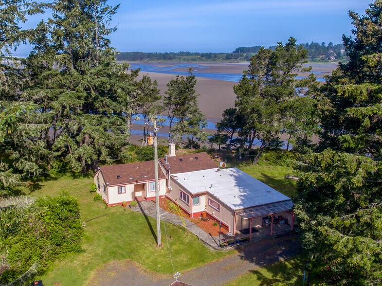 More Photos Of 2624 Neawanna St, Seaside Specialty For Sale
