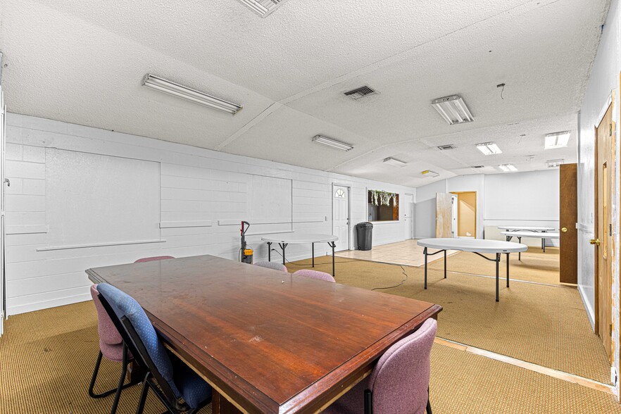 More Photos Of 484 Emerald Rd, Ocala Religious Facility For Sale