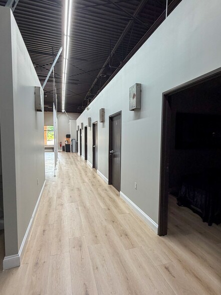 More Photos Of 1001 Welch Rd, Commerce Township Storefront For Lease