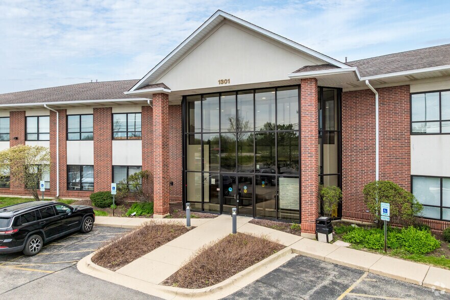 More Photos Of 1301 Pyott Rd, Lake In The Hills Medical For Lease