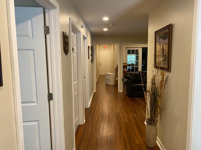 More Photos Of 4014 Clairmont Rd, Atlanta Office For Lease