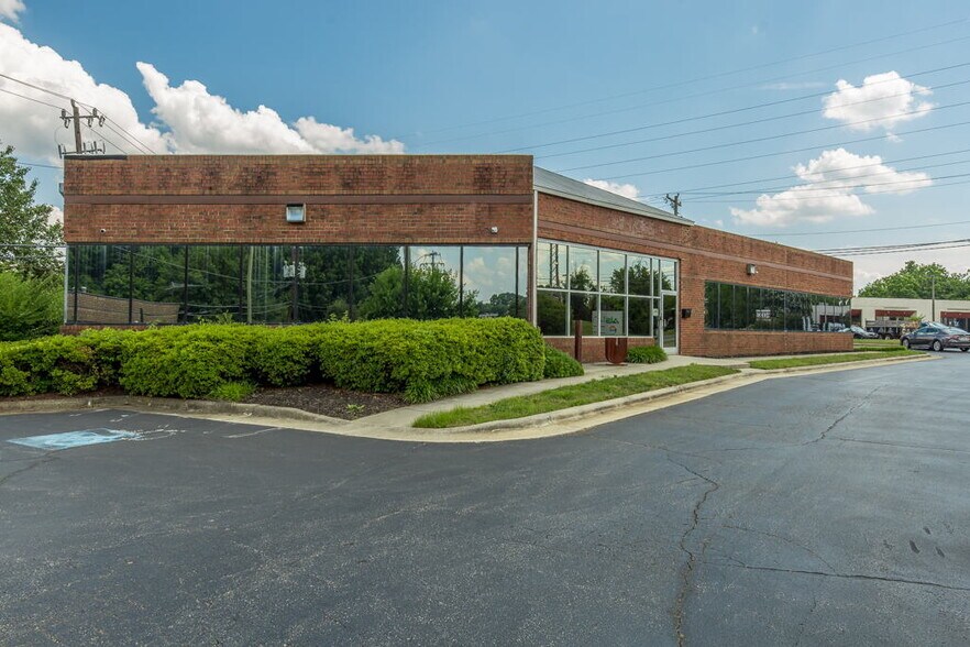More Photos Of 115 Pomona Dr, Greensboro Office Residential For Lease