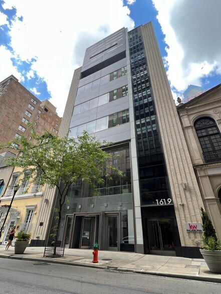 More Photos Of 1619 Walnut St, Philadelphia Office For Lease