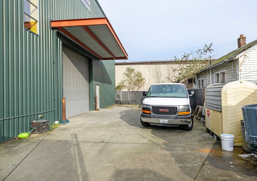 More Photos Of 114 S Findlay St, Seattle Showroom For Sale