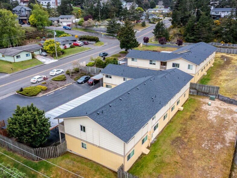 More Photos Of 1930 Maple St, North Bend Apartments For Sale