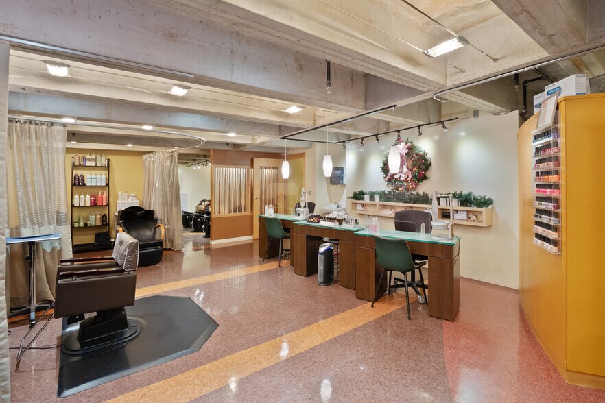 More Photos Of 121 W 48th St, Kansas City Apartments For Sale