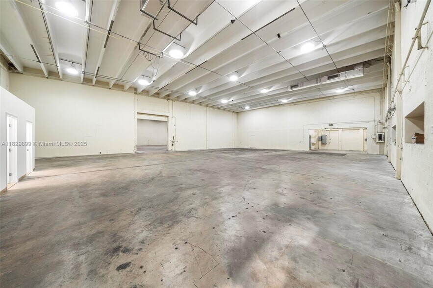 More Photos Of 2300-2310 Thomas St, Hollywood Warehouse For Lease