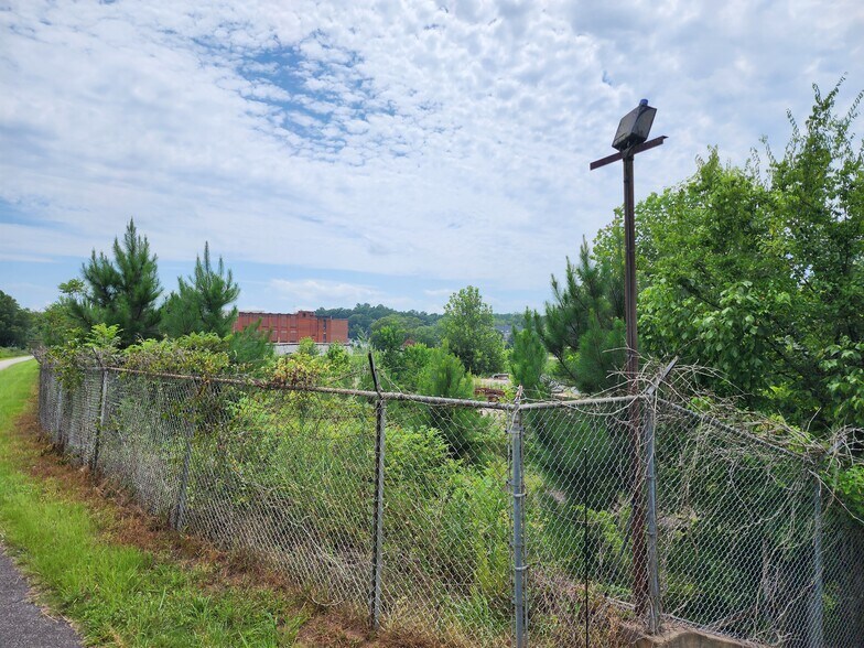 More Photos Of 20th AVE, Valley Light Manufacturing For Sale