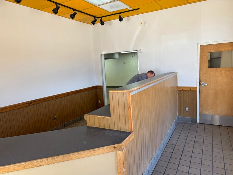 More Photos Of 8325-8349 Foothill Blvd, Sunland Unknown For Lease