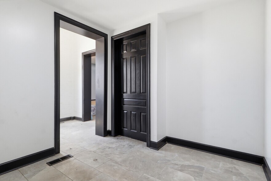 More Photos Of 805 E Prospect St, York General Retail For Sale