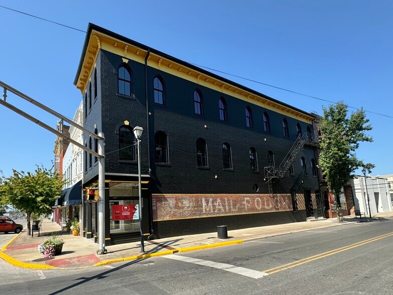 Primary Photo Of 207 N Chestnut St, Seymour Office For Sale