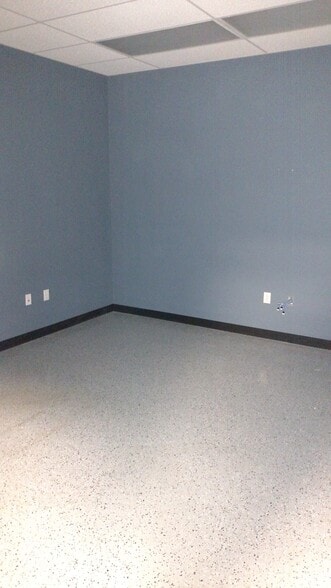 More Photos Of 7064 Sampey Rd, Groveland Light Manufacturing For Lease