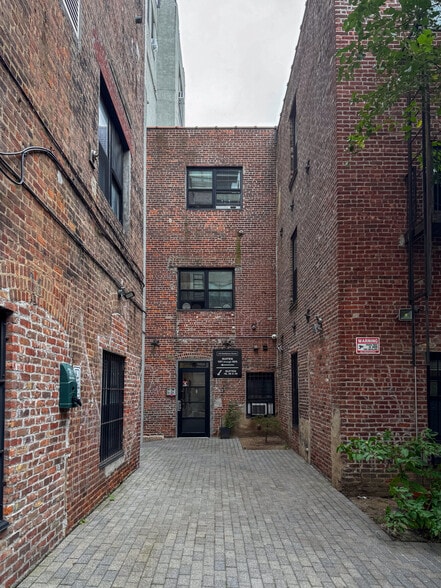 More Photos Of 350 Manhattan Ave, Brooklyn Apartments For Sale